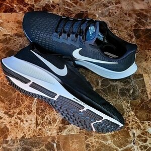 Nike Air Zoom Pegasus 37  Suze 13